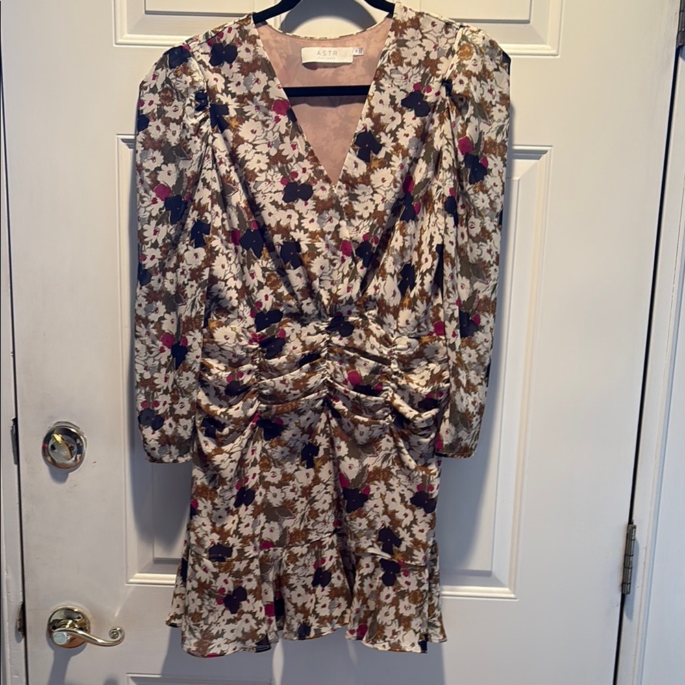 Astr Pink & Cream Puff Sleeve Sheath Dress